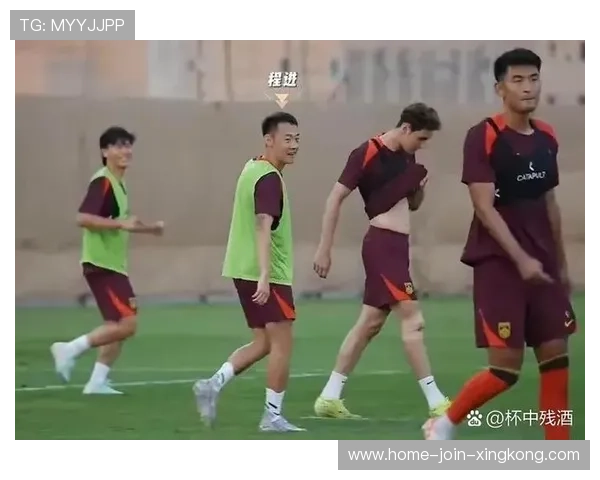 国足新锋线连场进球，媒体罕见点赞